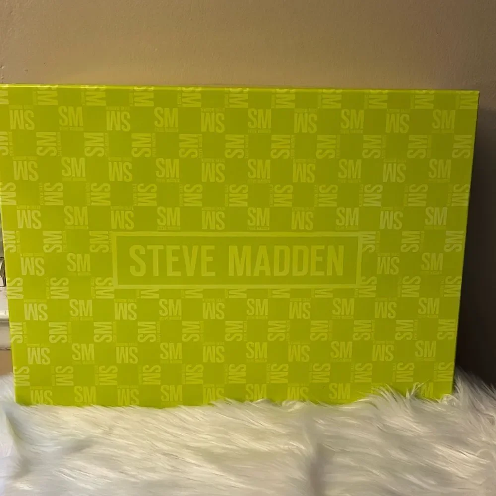 NIB Steve Madden (Bniko) Gift Set - Neon Lemon- Christmas Gift 🎁